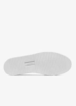 Clean 90 Triple Sneaker